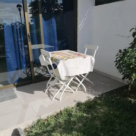 아파트 Quiet & Bright With Private Garden 마스팔로마스